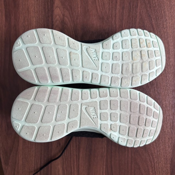 Men’s Nike Roshe Run FB Yeezy size 9 - Picture 4 of 5